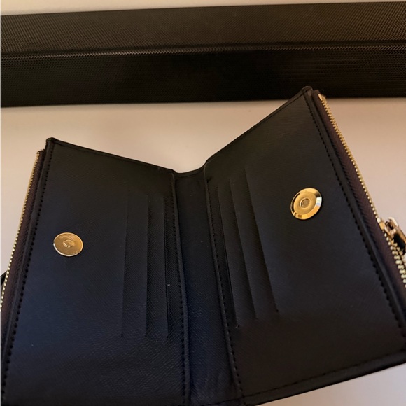 Chic Brown Monogram Wallet - Picture 2 of 3